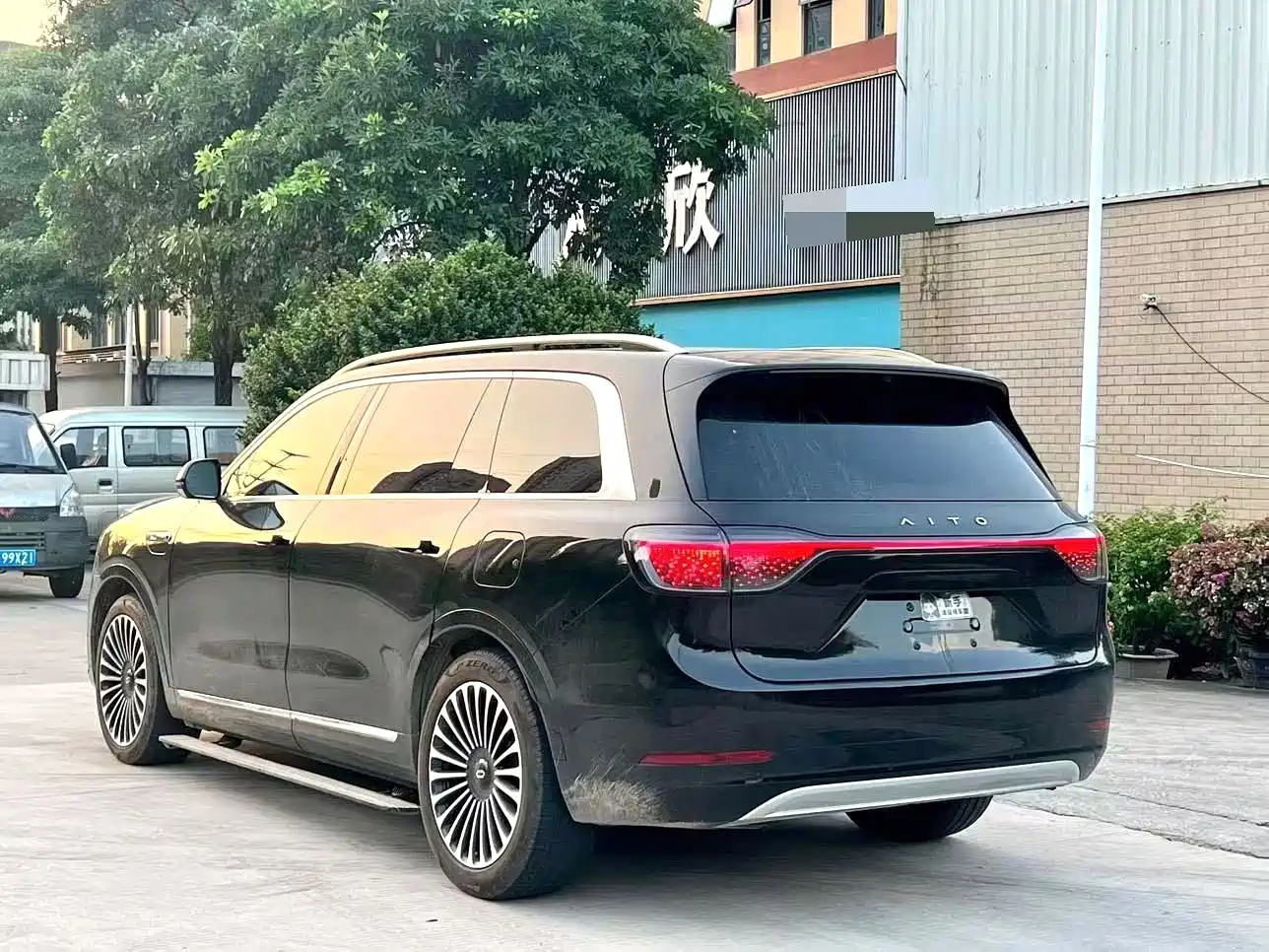 AITO Wenjie AITO M9 2024 Range Extender Max Edition 42kWh 6-seater фото 3