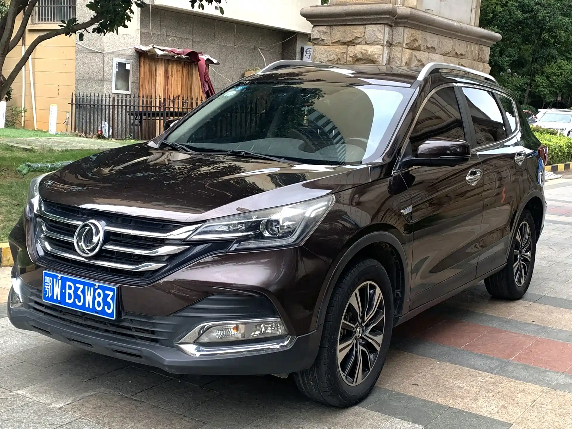 Photo 1 - Dongfeng Aeolus Dongfeng Fengshen AX7