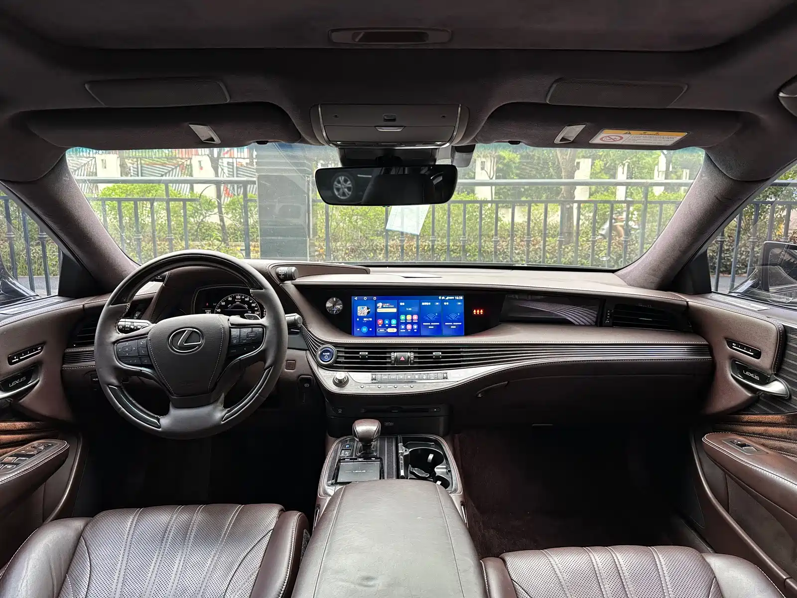 Фото 9 - Lexus LS