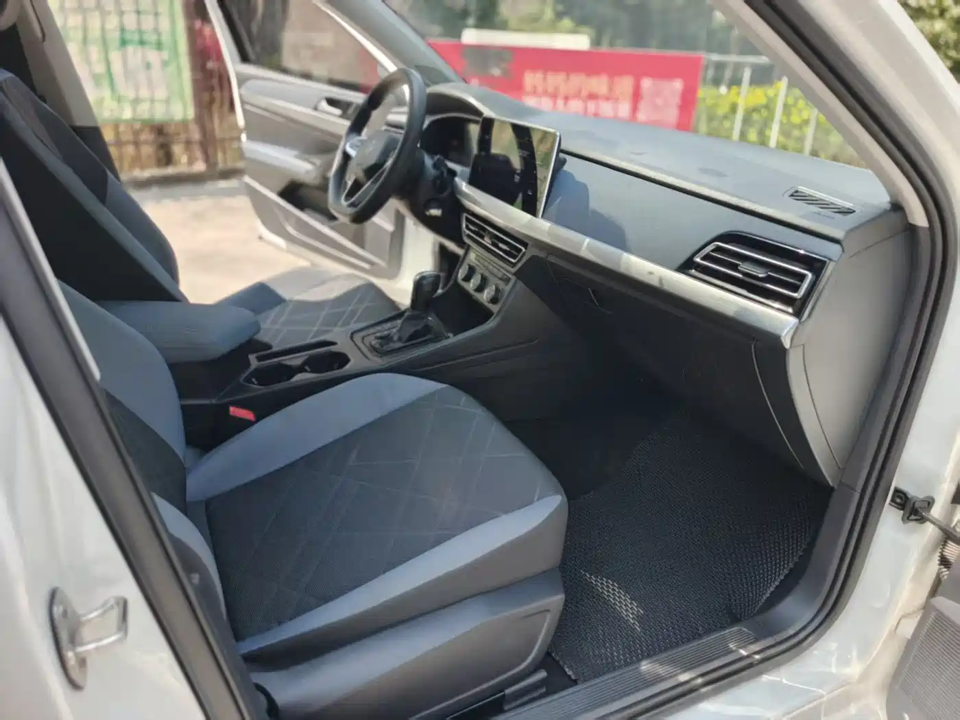 Volkswagen Lavida 2024 Model 1.5L Automatic Delight Edition фото 17