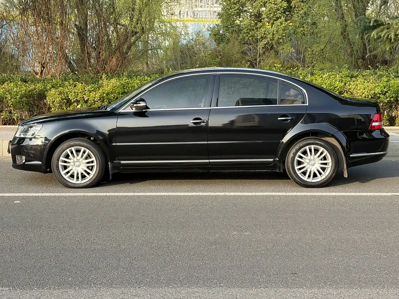 Volkswagen Passat Lingyu 2009 1.8T Automatic Luxury фото 3