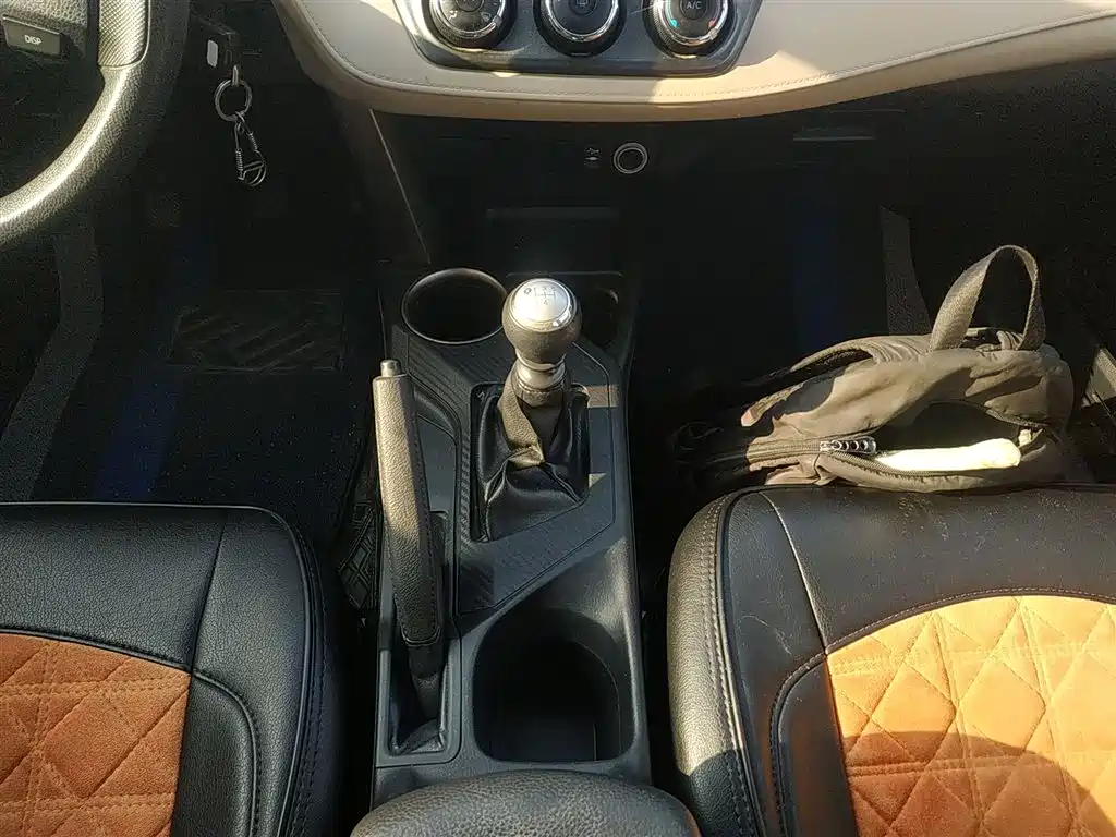 Toyota RAV4 Rongfang 2013 2.0L Manual 2WD Urban фото 14