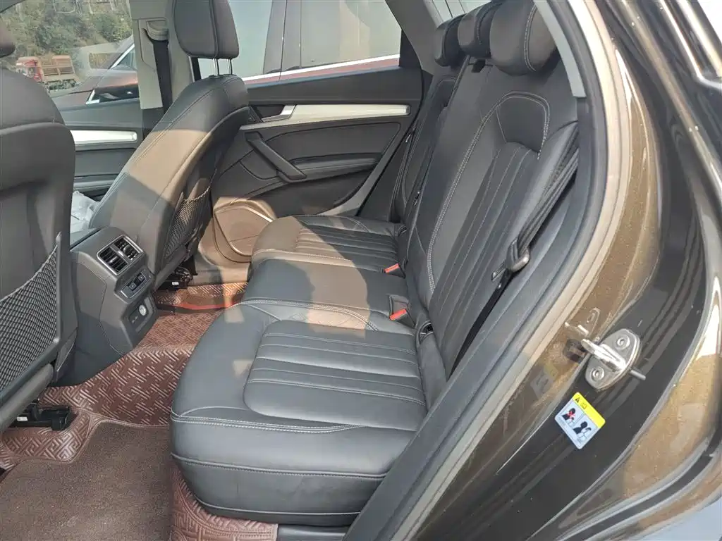 Audi Q5L 2020 Facelift 40 TFSI Honor Fashion фото 17