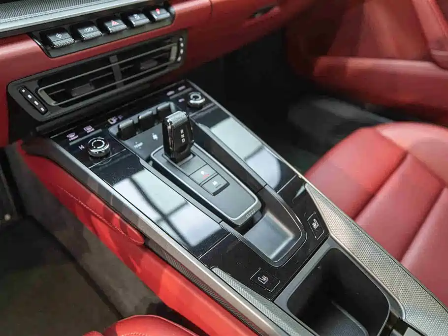 PORSCHE 911