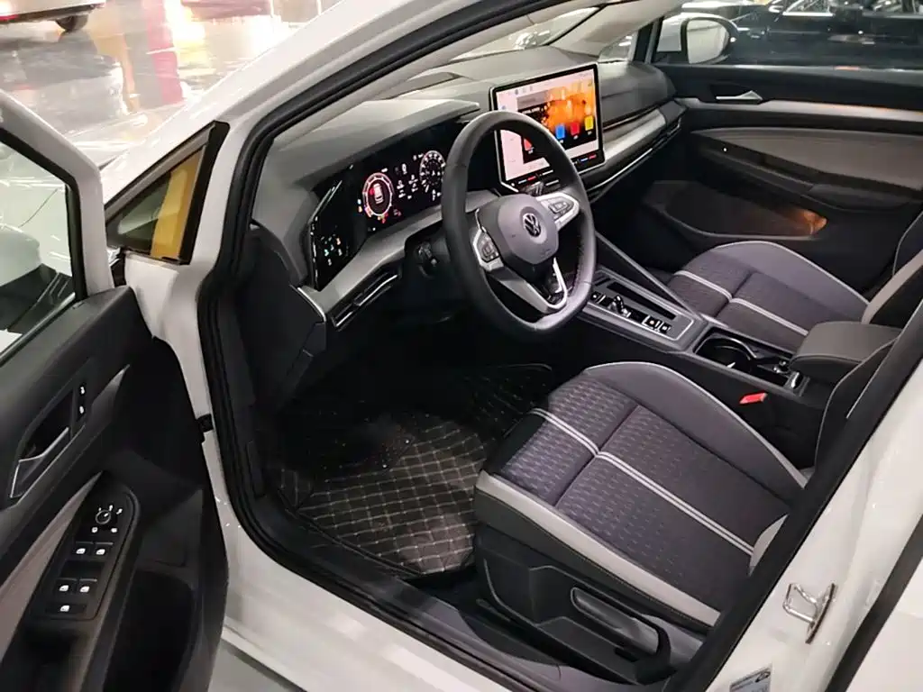 Photo 16 - Volkswagen Golf
