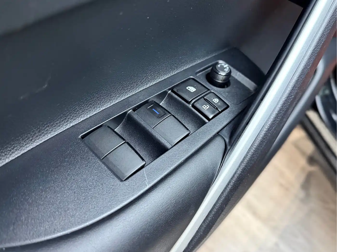 TOYOTA COROLLA SHARP AMPLIFIER