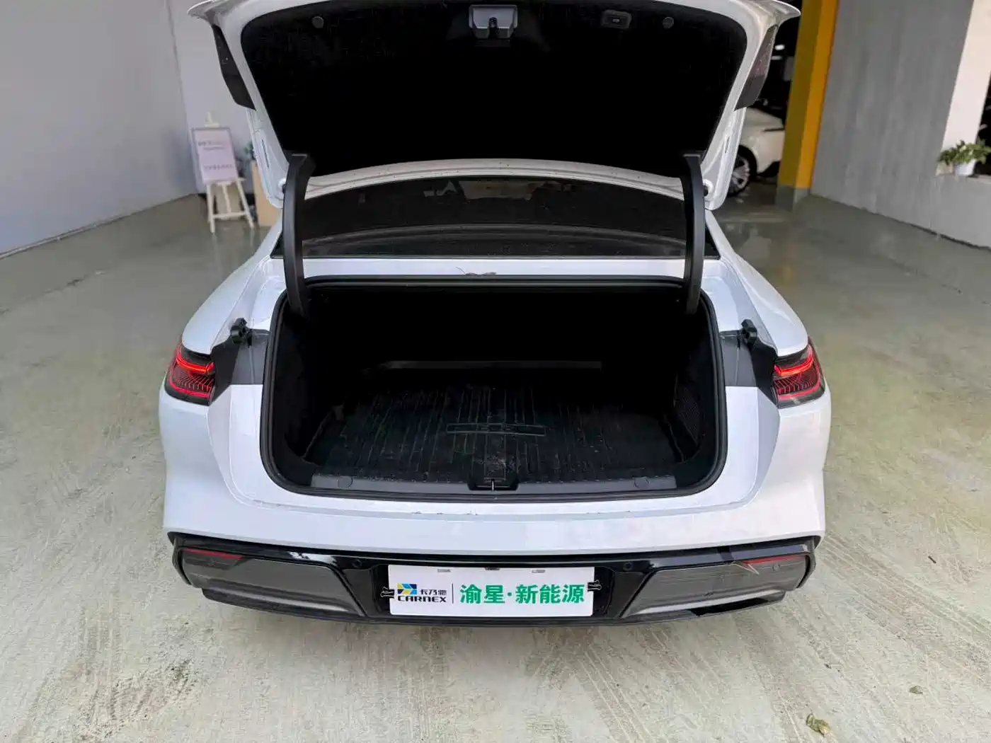 GEELY GALAXY GALAXY E8