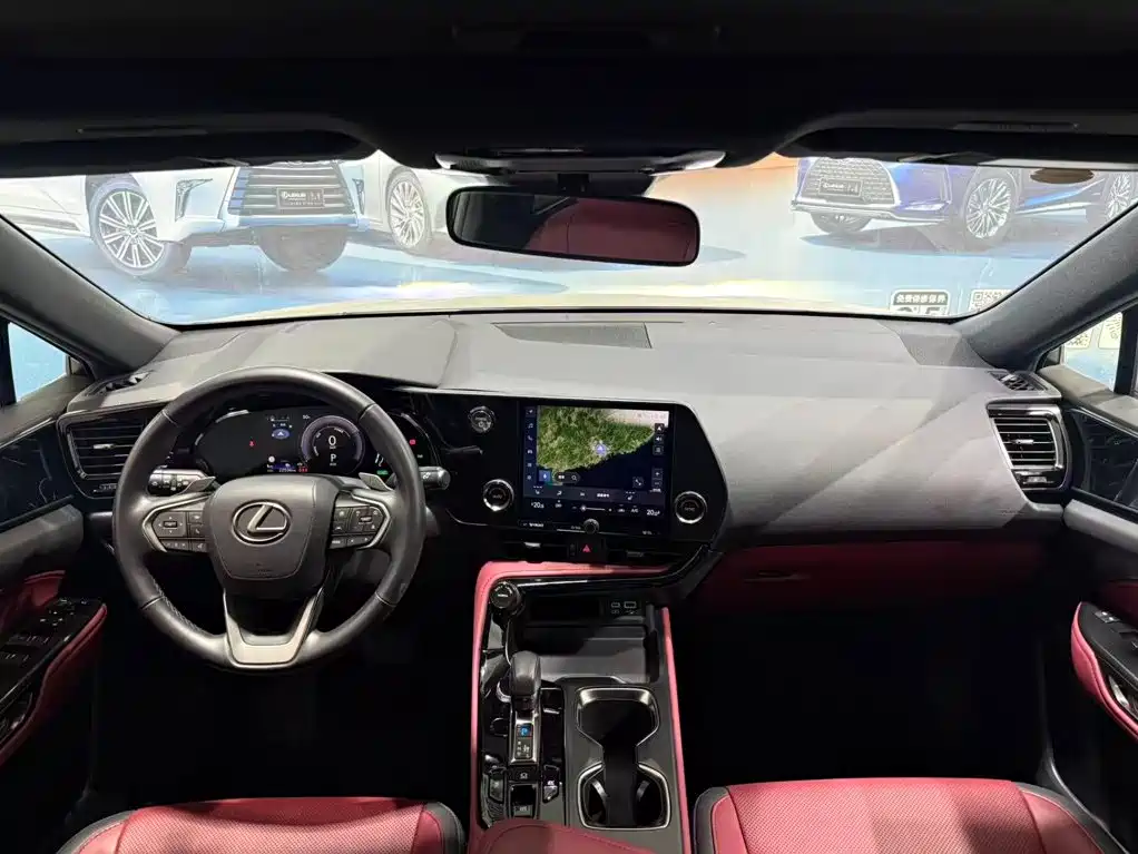 Фото 2 - Lexus NX