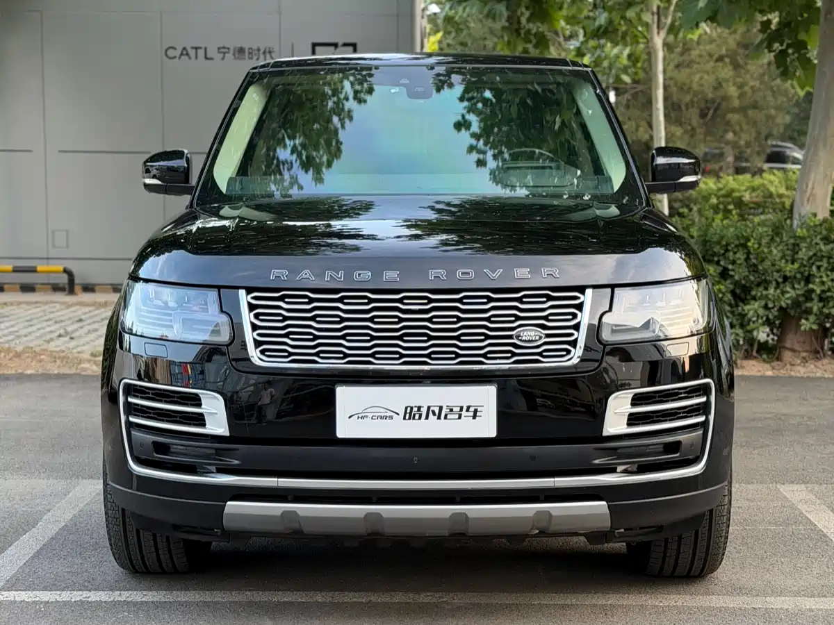 Land Rover Range Rover 2021 3.0 L6 Heritage Extended Classic Edition фото 2