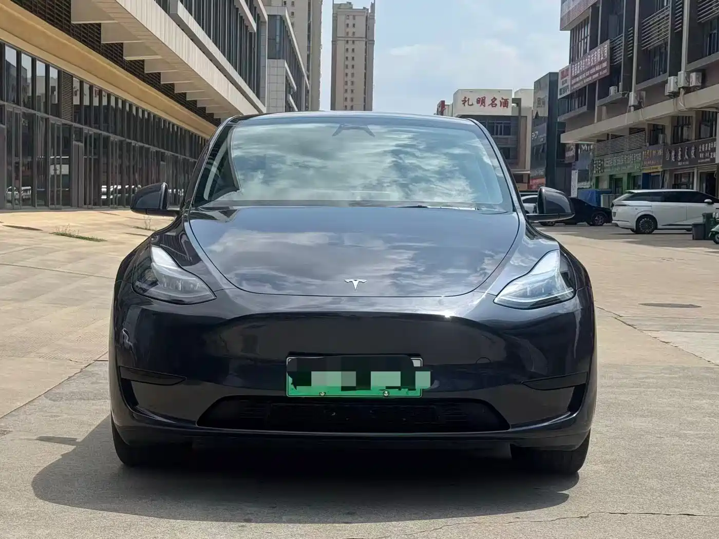 TESLA MODEL Y