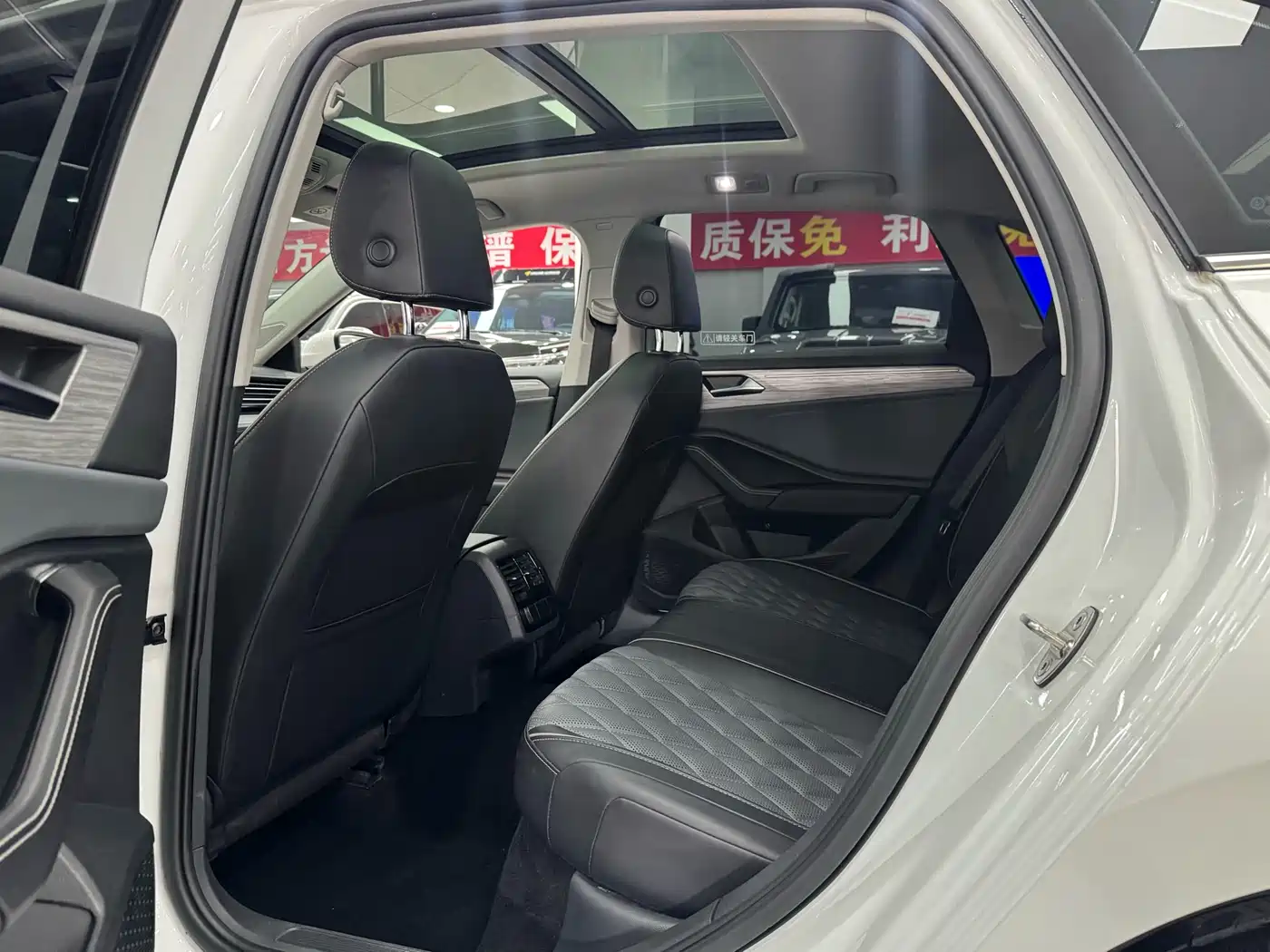 Volkswagen Sagitar 2023 300TSI DSG Surpassing Edition фото 9