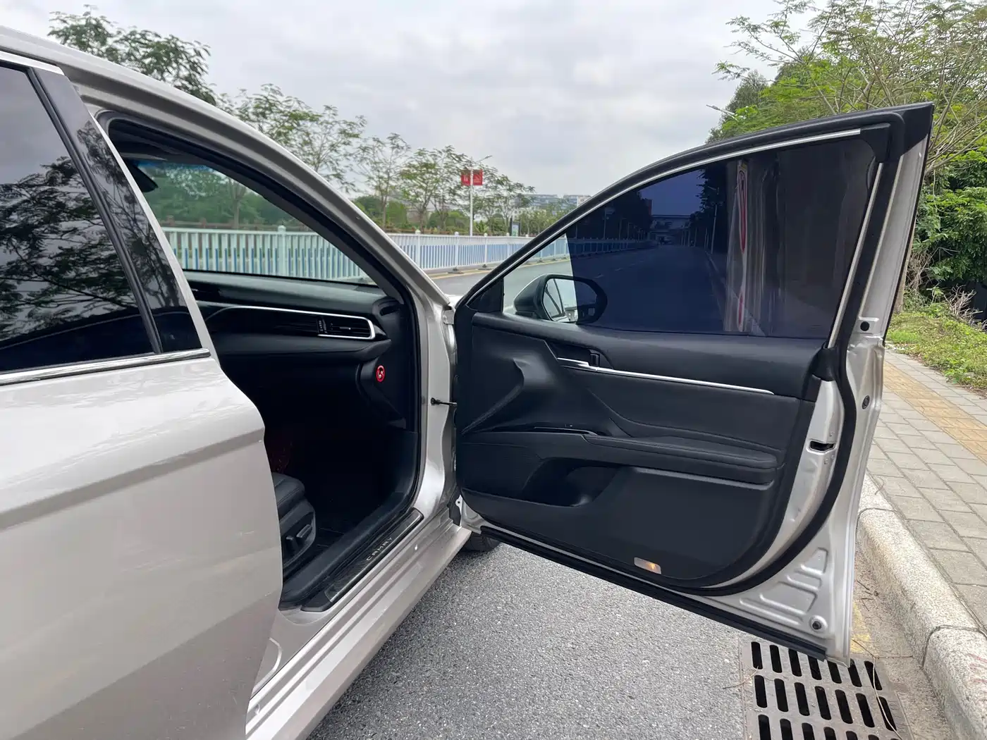 Toyota Camry 2018 2.5Q Flagship Edition фото 11