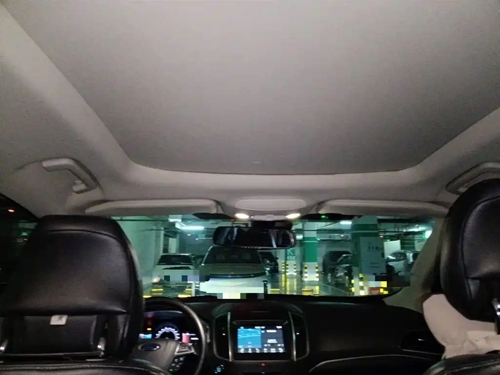 Фото 9 - Ford Edge