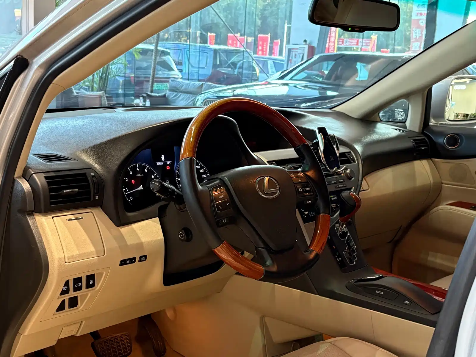 Photo 8 - Lexus RX Classic