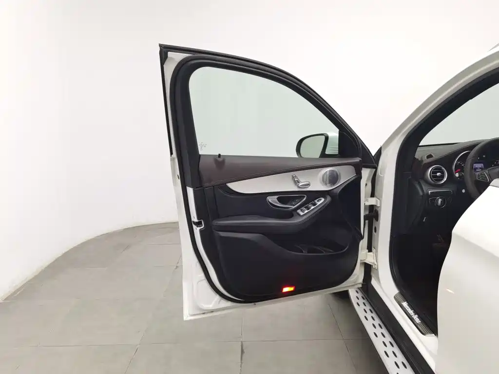 Фото 8 - Mercedes-Benz GLC