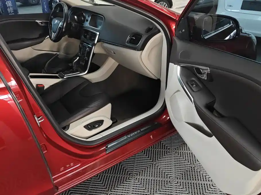Volvo V40 2015 2015 1.6T Smart Elegance Edition