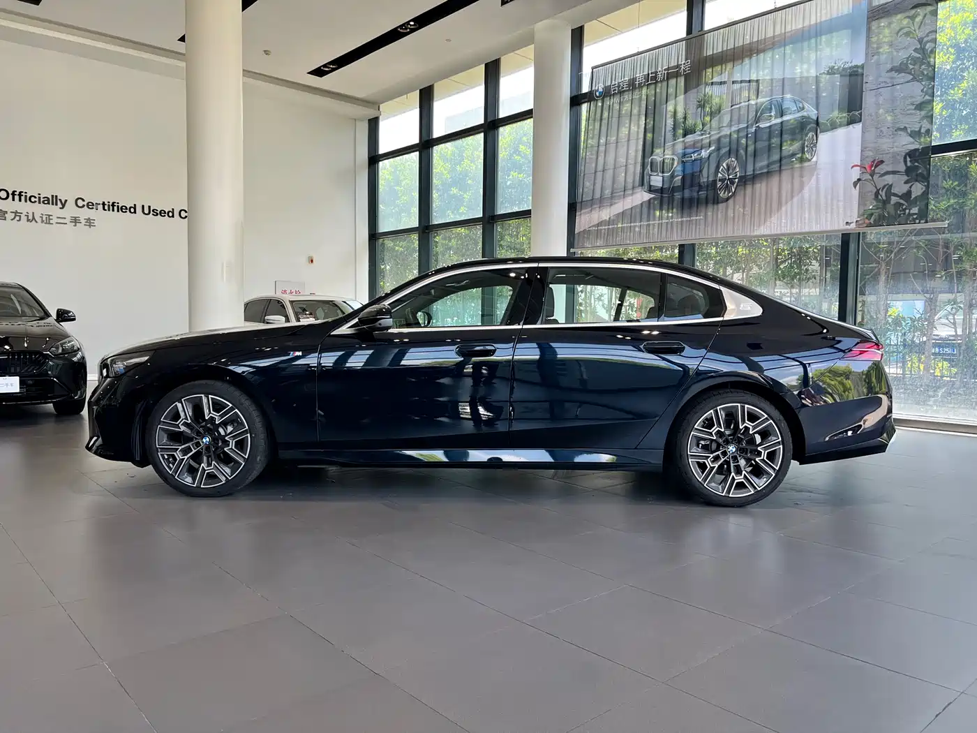 BMW 5 Series 2025 530Li Premium M Sport Package фото 3