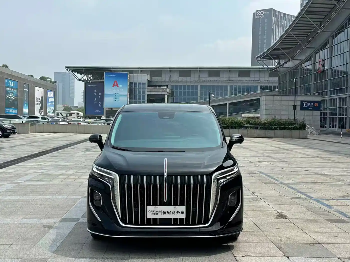 Hongqi HQ9 2024 2023 2.0T Smart Connect Flag Enjoy Edition