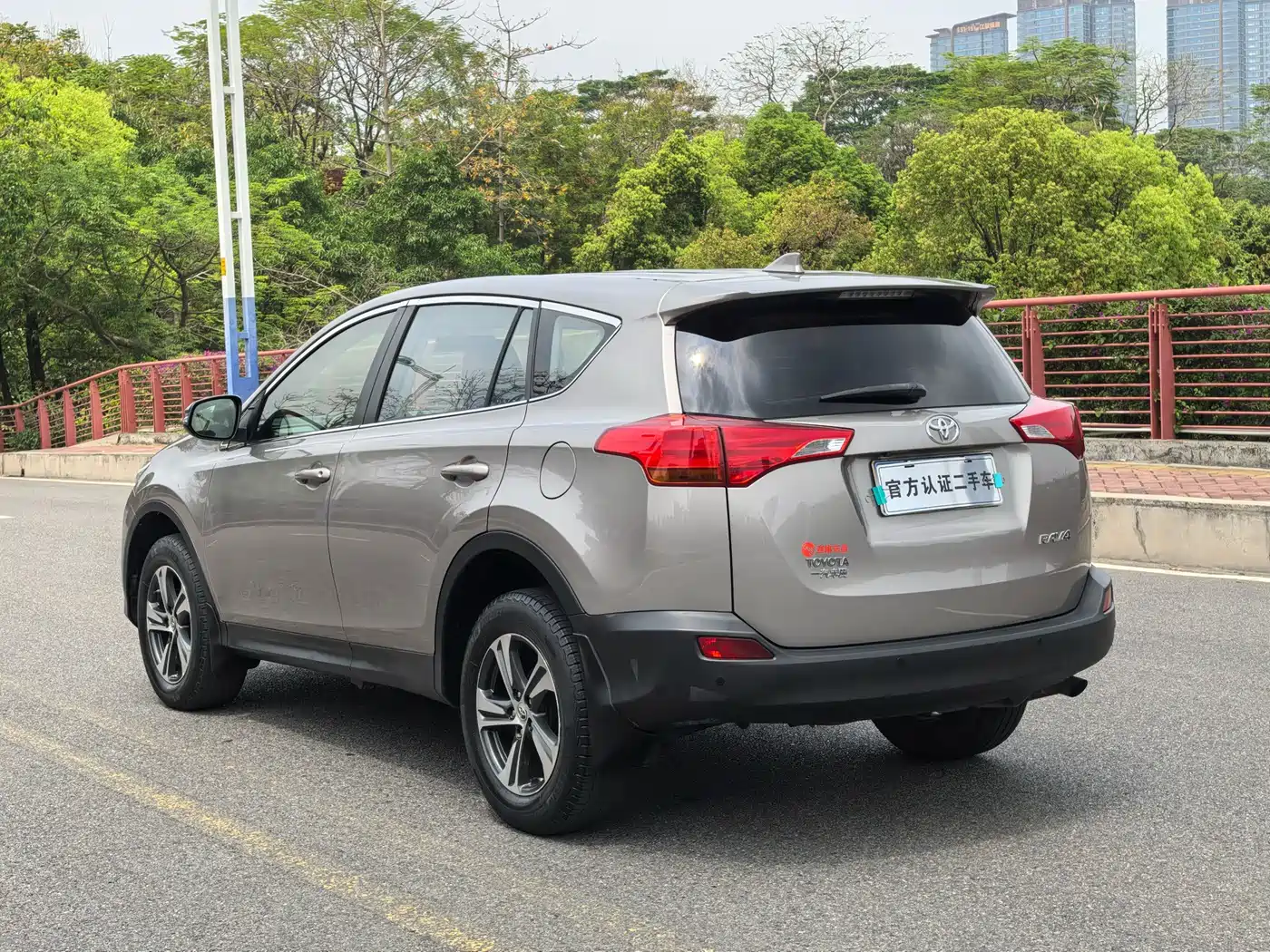 Toyota RAV4 Rongfang 2015 2.0L CVT 2WD Trend Edition фото 8