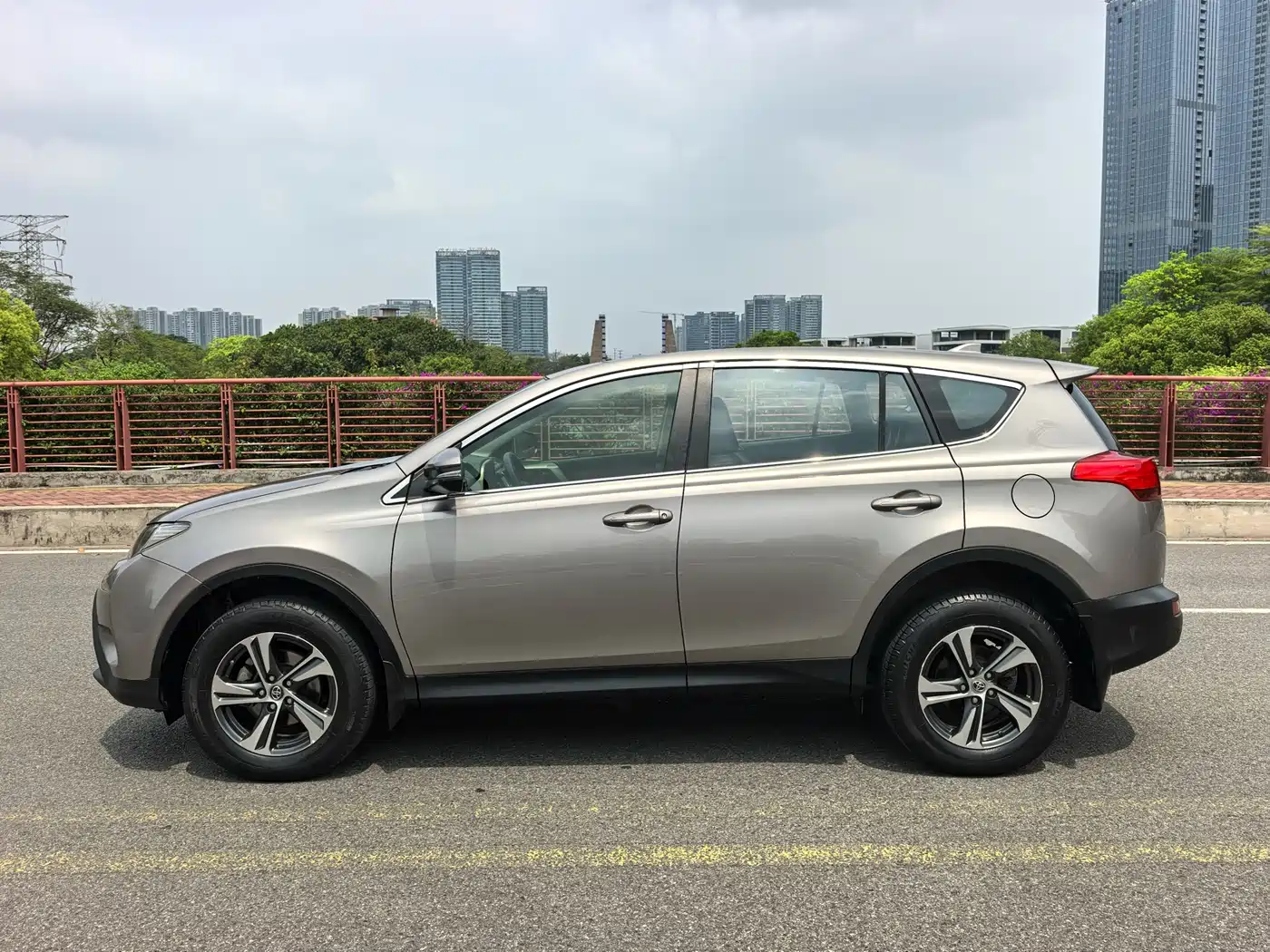 Toyota RAV4 Rongfang 2015 2.0L CVT 2WD Trend Edition фото 21