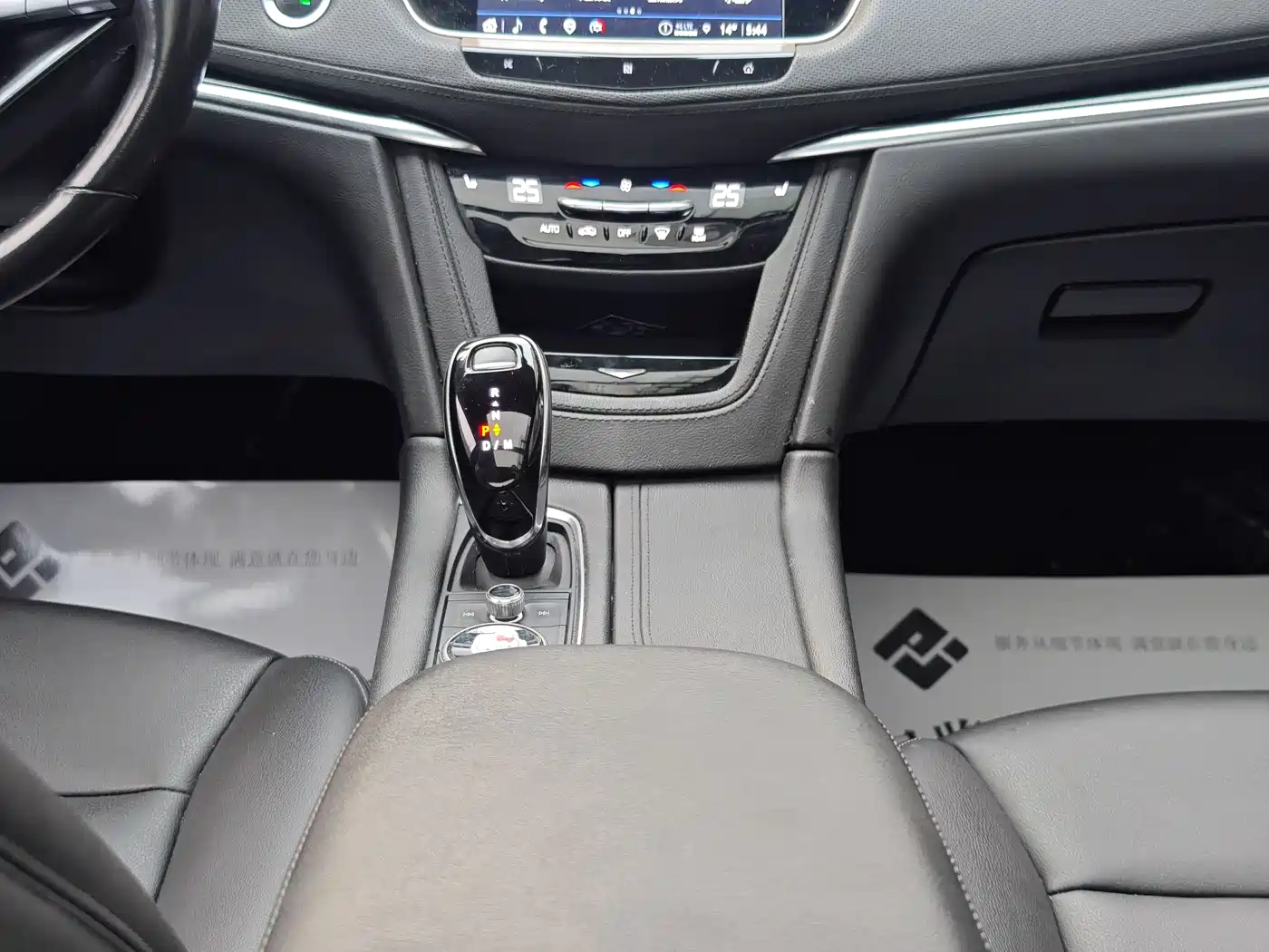 CADILLAC XT6
