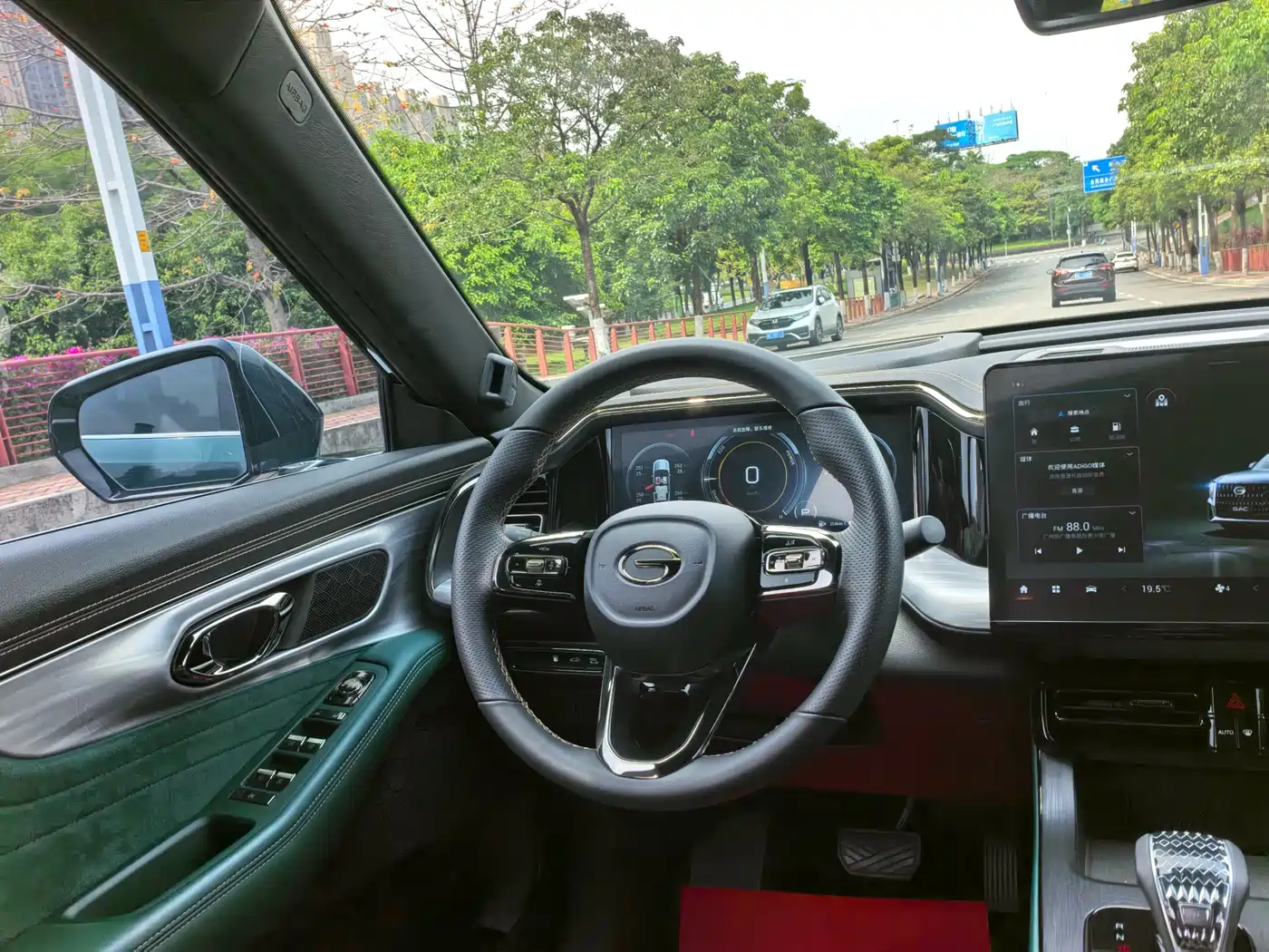 GAC Trumpchi Trumpchi GS8 2022 Dual Engine Series 2.0TM 2WD Premium Edition (7-Seater) фото 7