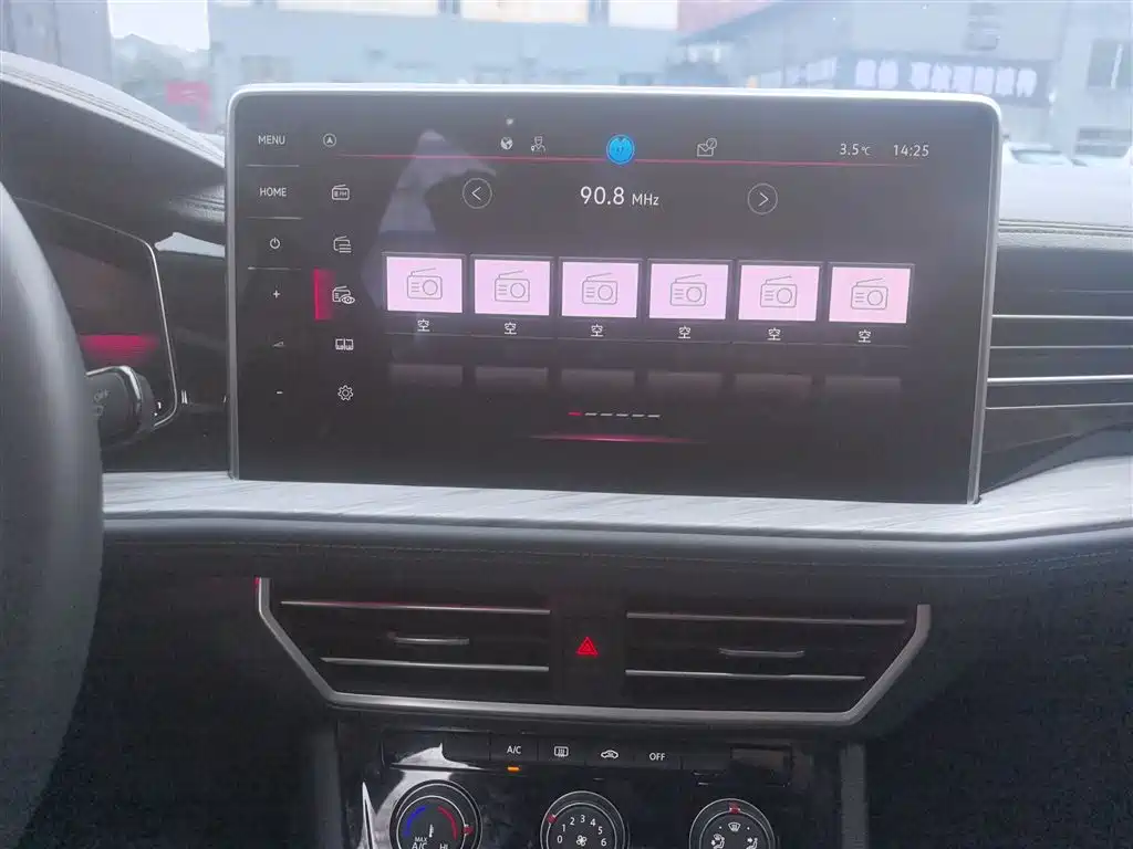 Volkswagen Sagitar 2023 300TSI DSG Surpassing Edition фото 13