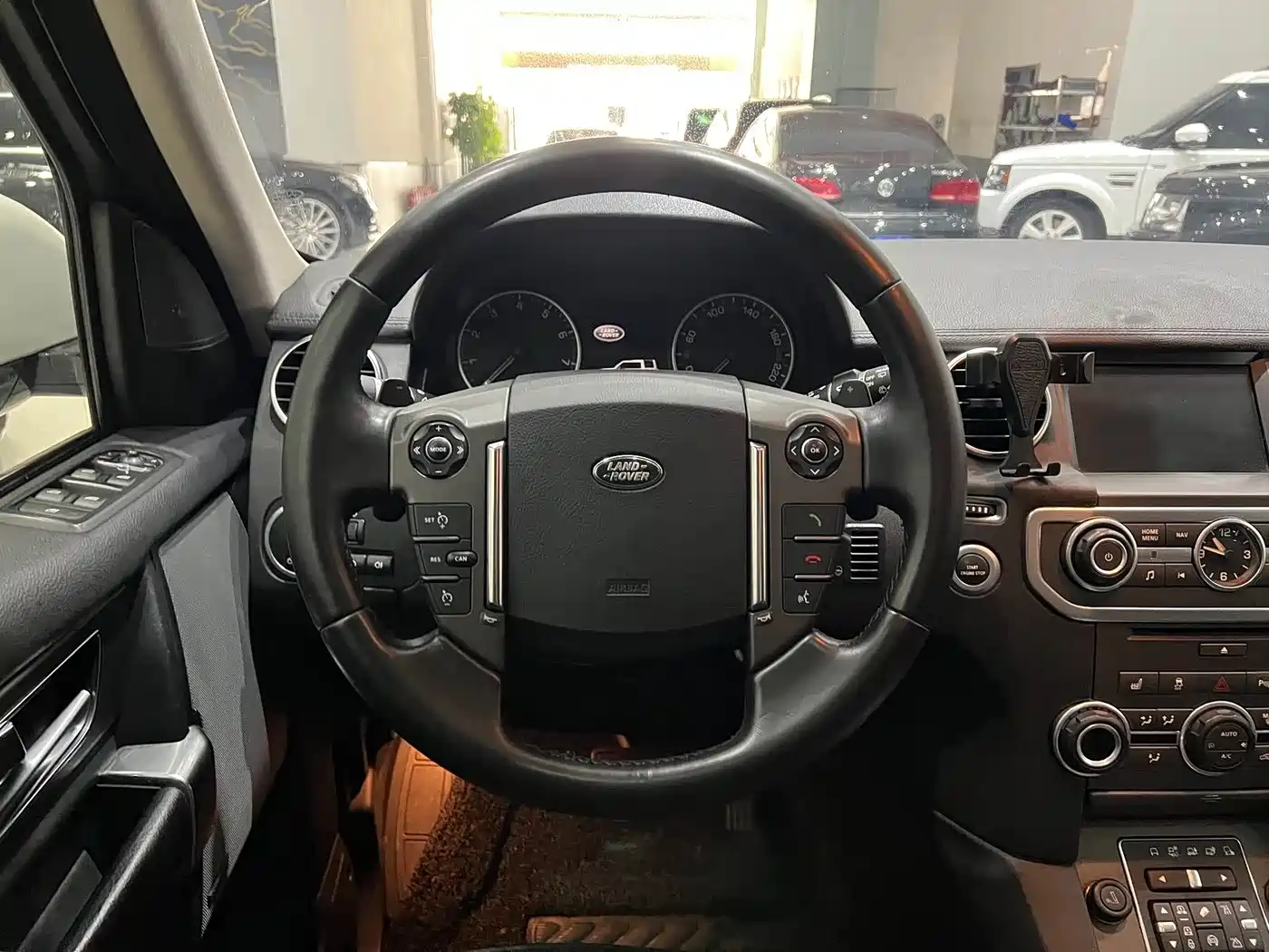 Land Rover Discovery 2016 3.0 SC Black Edition SE фото 16