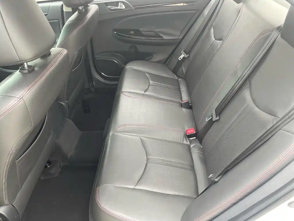 BYD E5