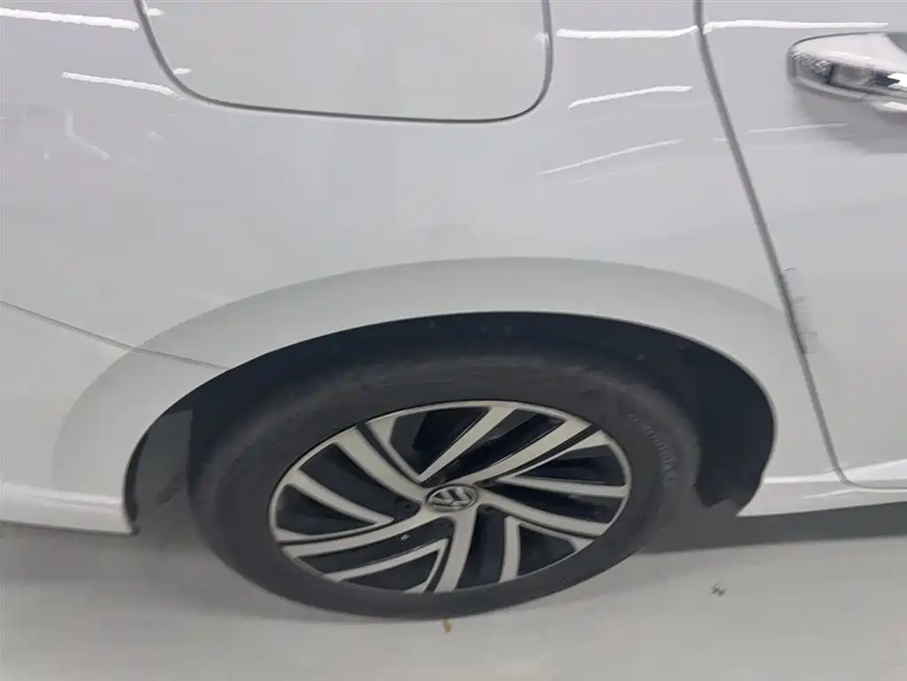 Volkswagen Lavida 2023 1.5L Auto Five Million Edition фото 23