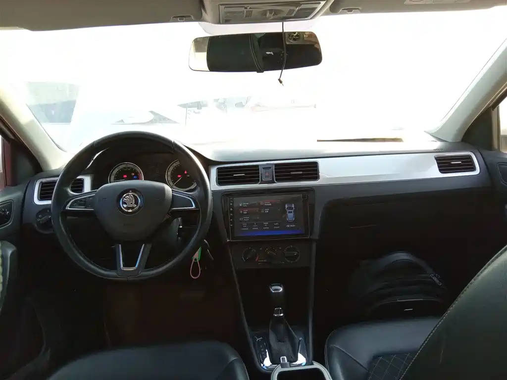 Škoda Rapid 2018 1.6L Automatic Comfort Edition фото 10