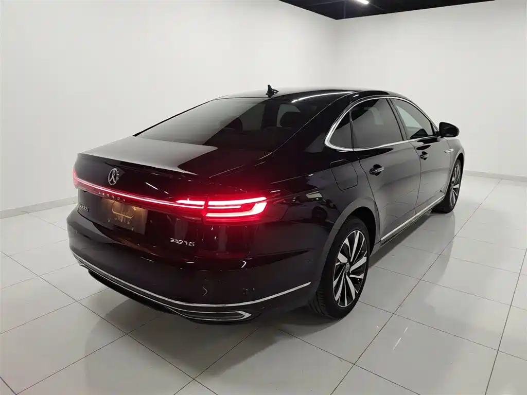 Volkswagen Passat 2023 Facelift 330TSI Luxury Edition фото 7