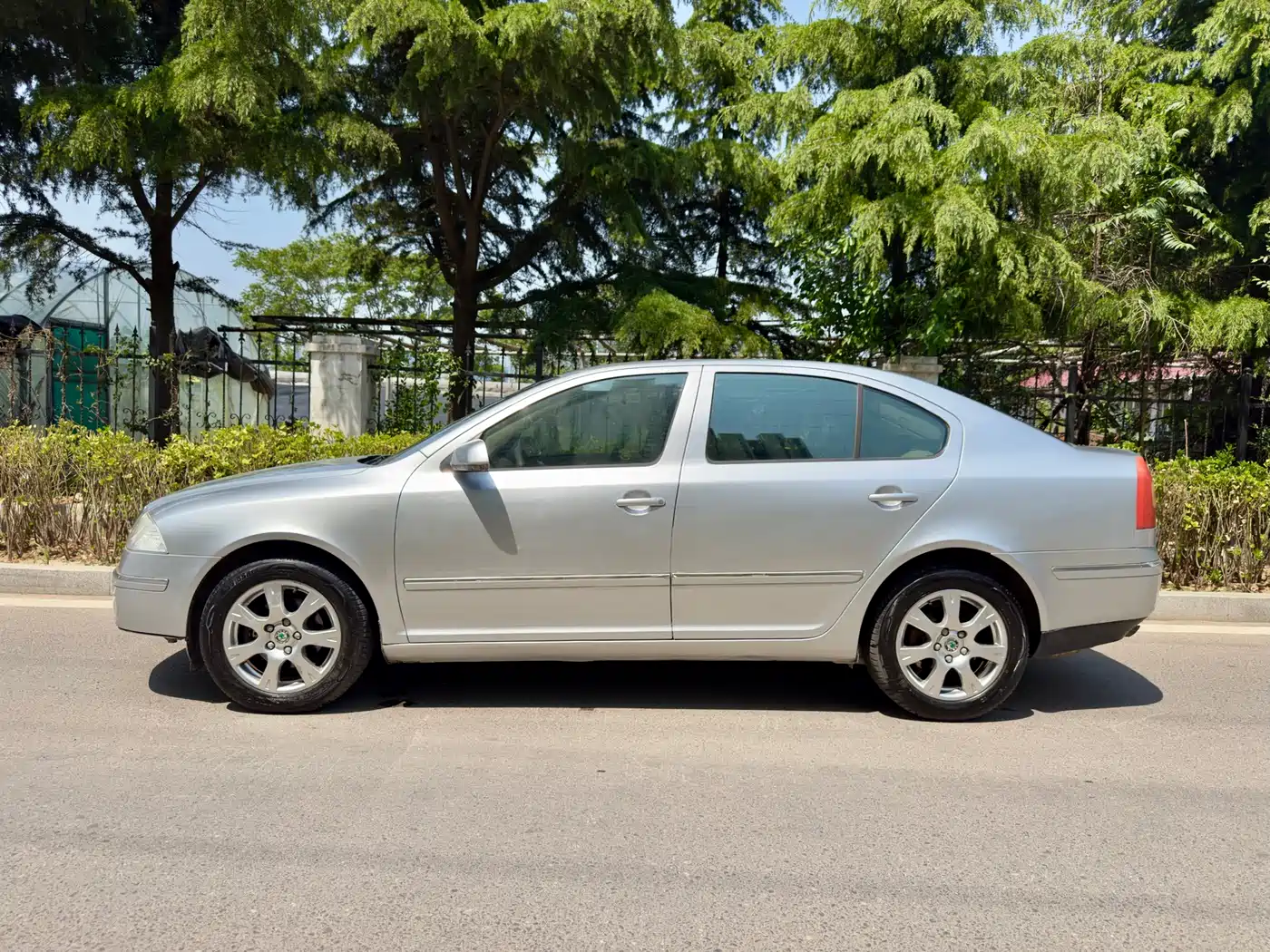 Škoda Octavia 2009 2.0L Automatic Yishi Edition фото 2