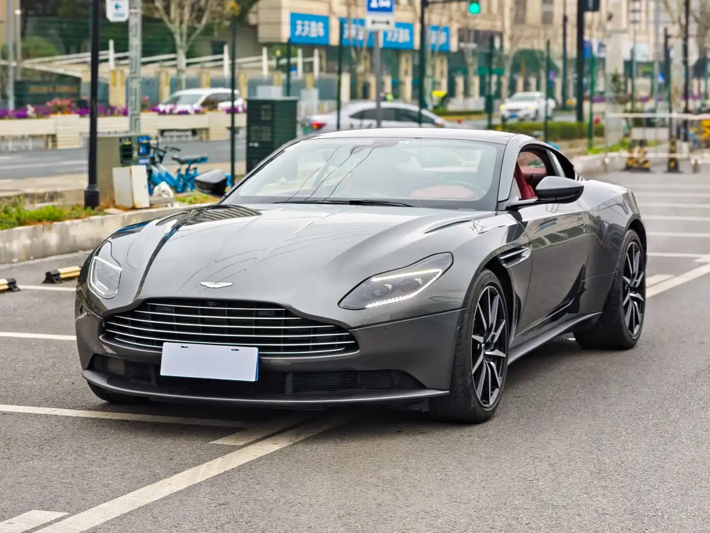 Aston Martin DB11