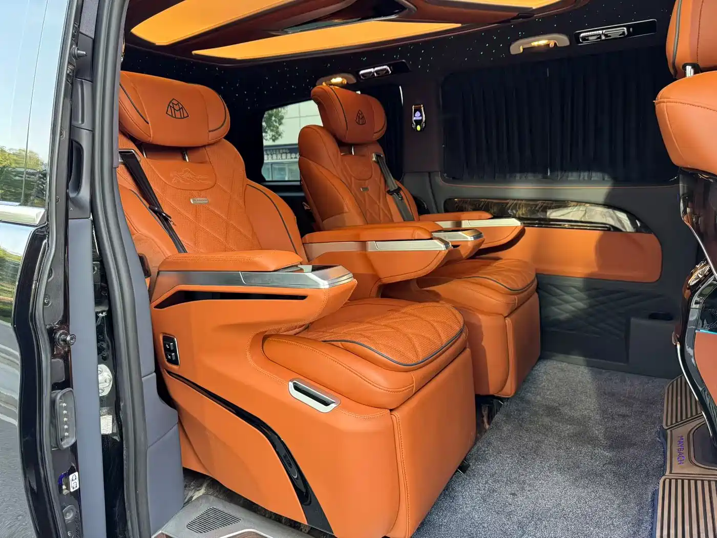 Mercedes-Benz Vito 2023 2.0T Elite 7-Seater фото 8