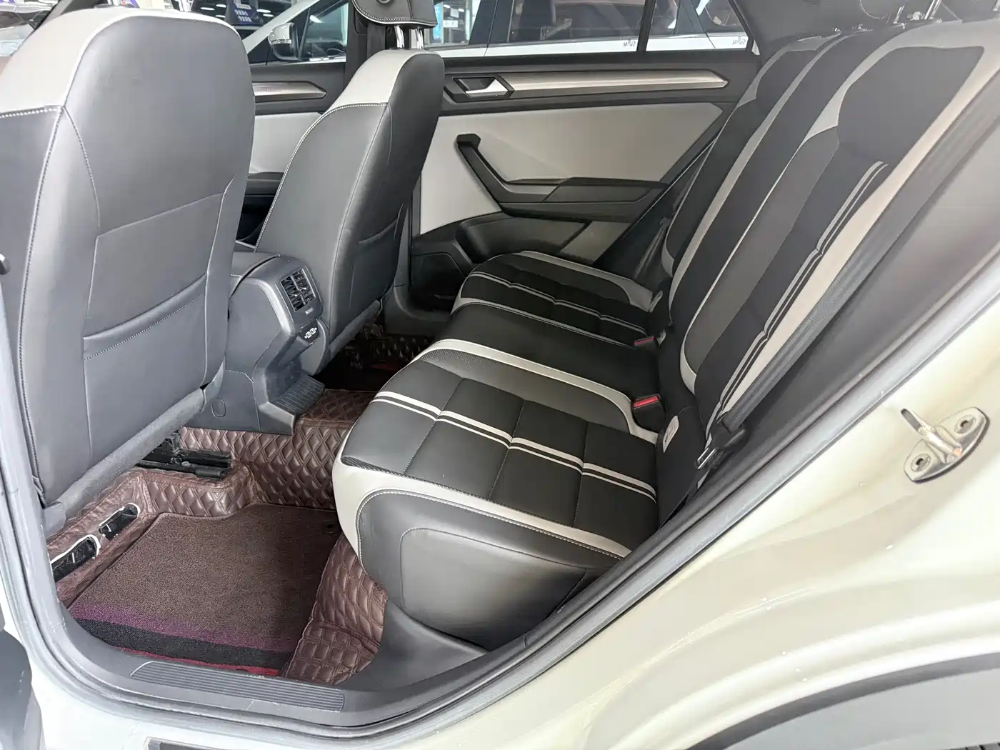 Volkswagen T-ROC 2023 300TSI DSG 2WD Dawn Edition фото 11