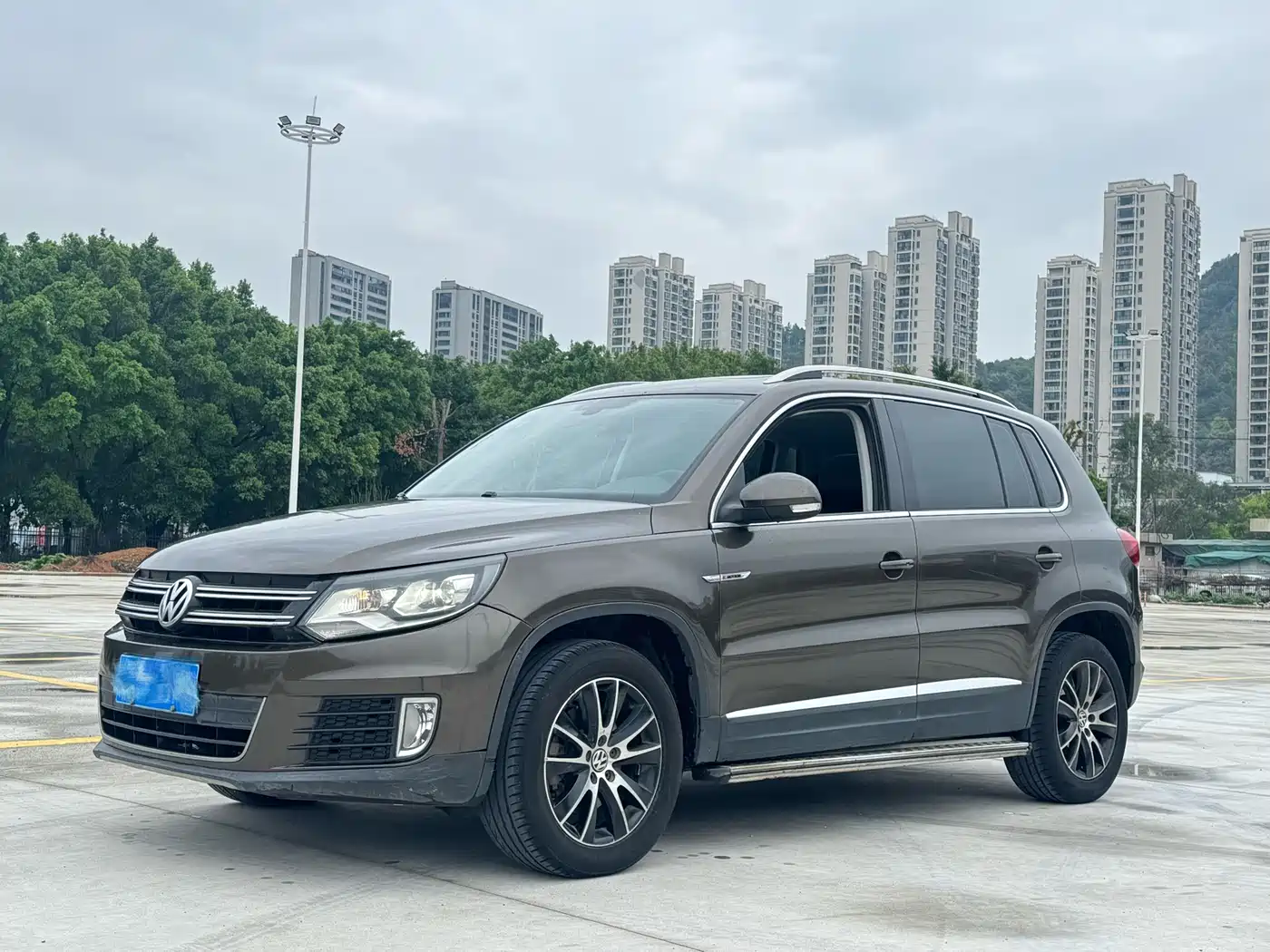 VOLKSWAGEN TIGUAN