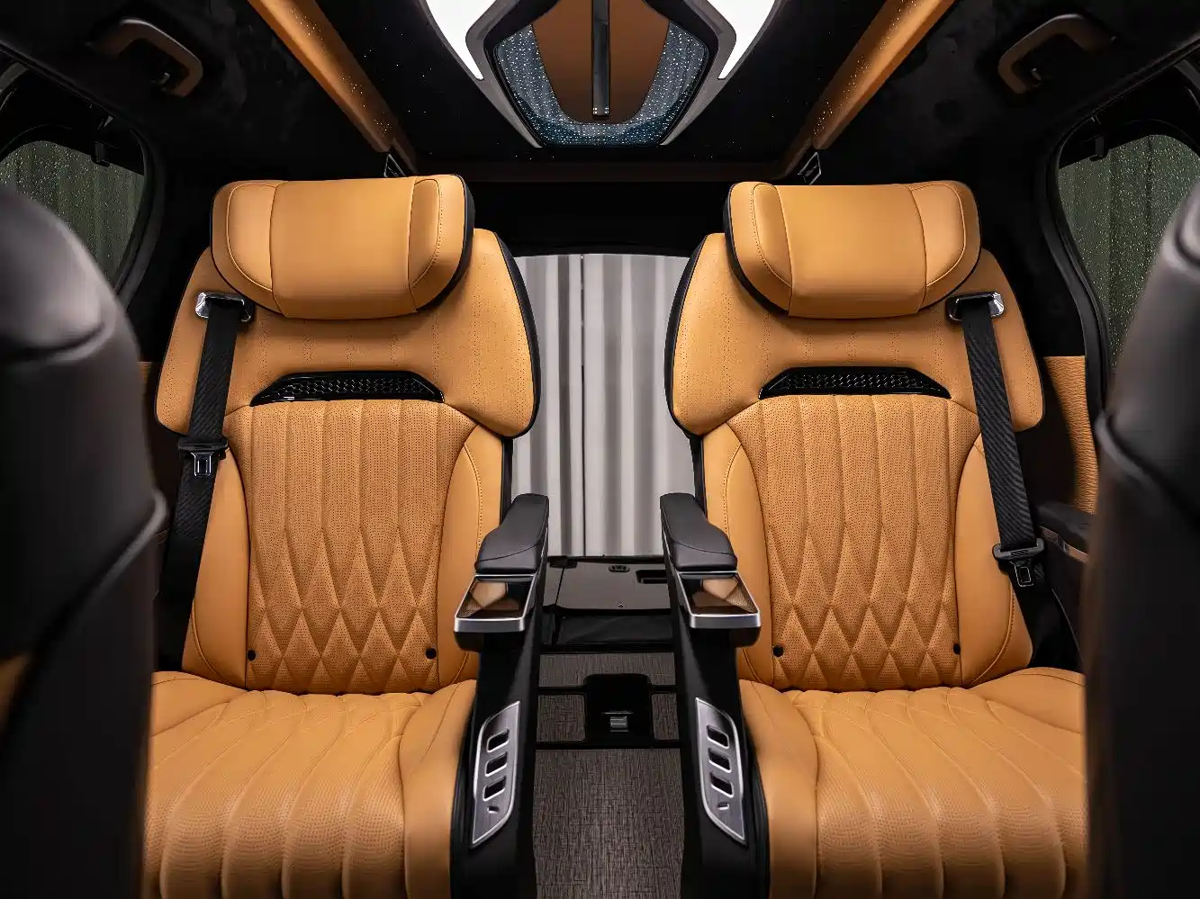 Toyota Granvia 2024 2.5L Hybrid Comfort фото 18