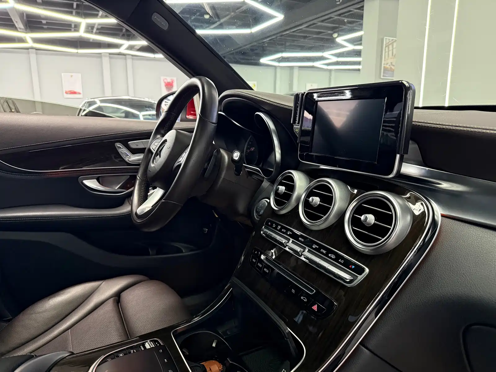 Фото 14 - Mercedes-Benz GLC