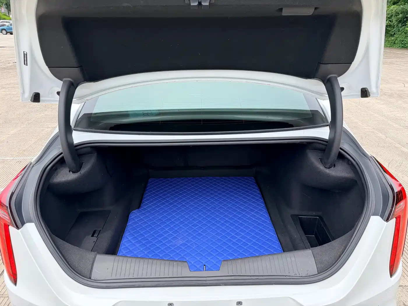 Cadillac CT4 2024 2022 28T Luxury Model