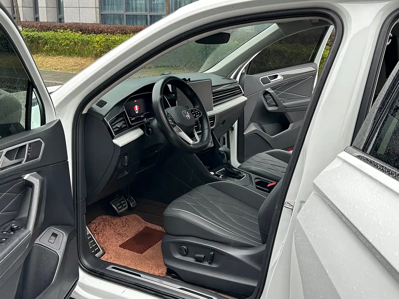 Volkswagen Tiguan L 2023 330TSI Auto 2WD R-Line Premium Edition фото 4
