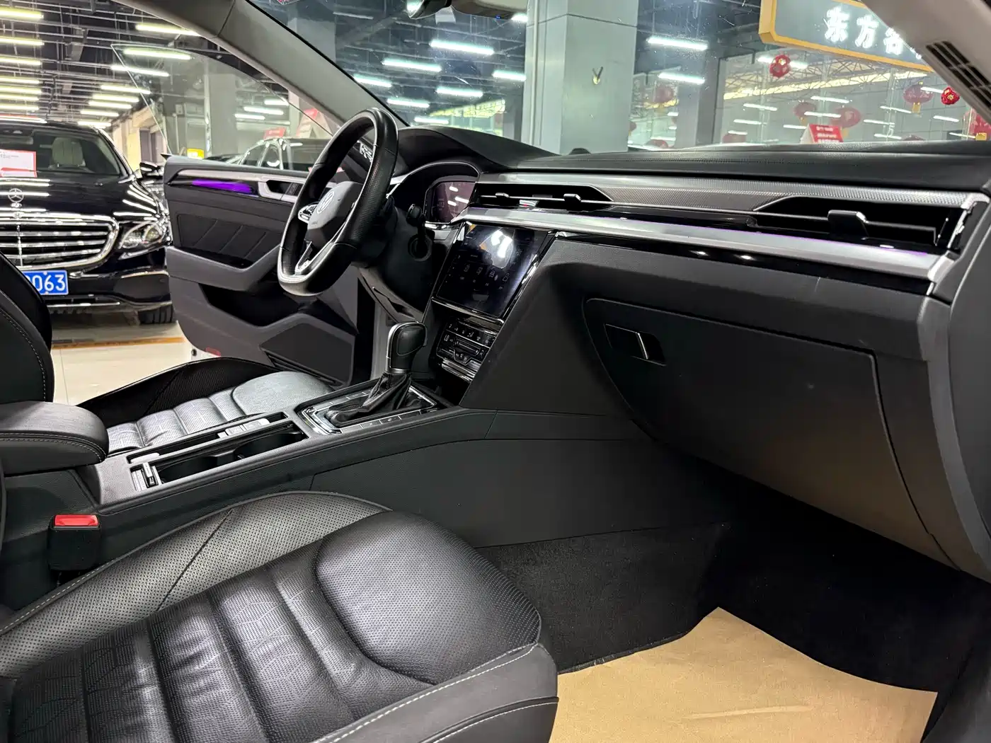 Volkswagen FAW-Volkswagen CC 2023 380TSI Eye-catching Edition фото 17