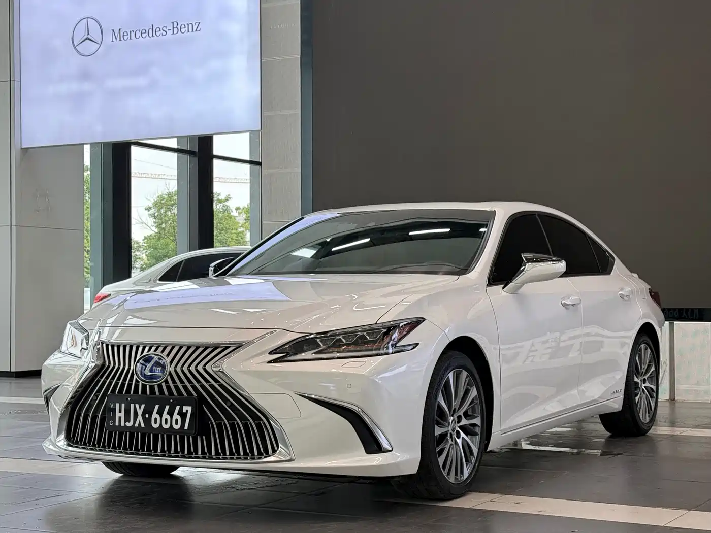 Lexus ES