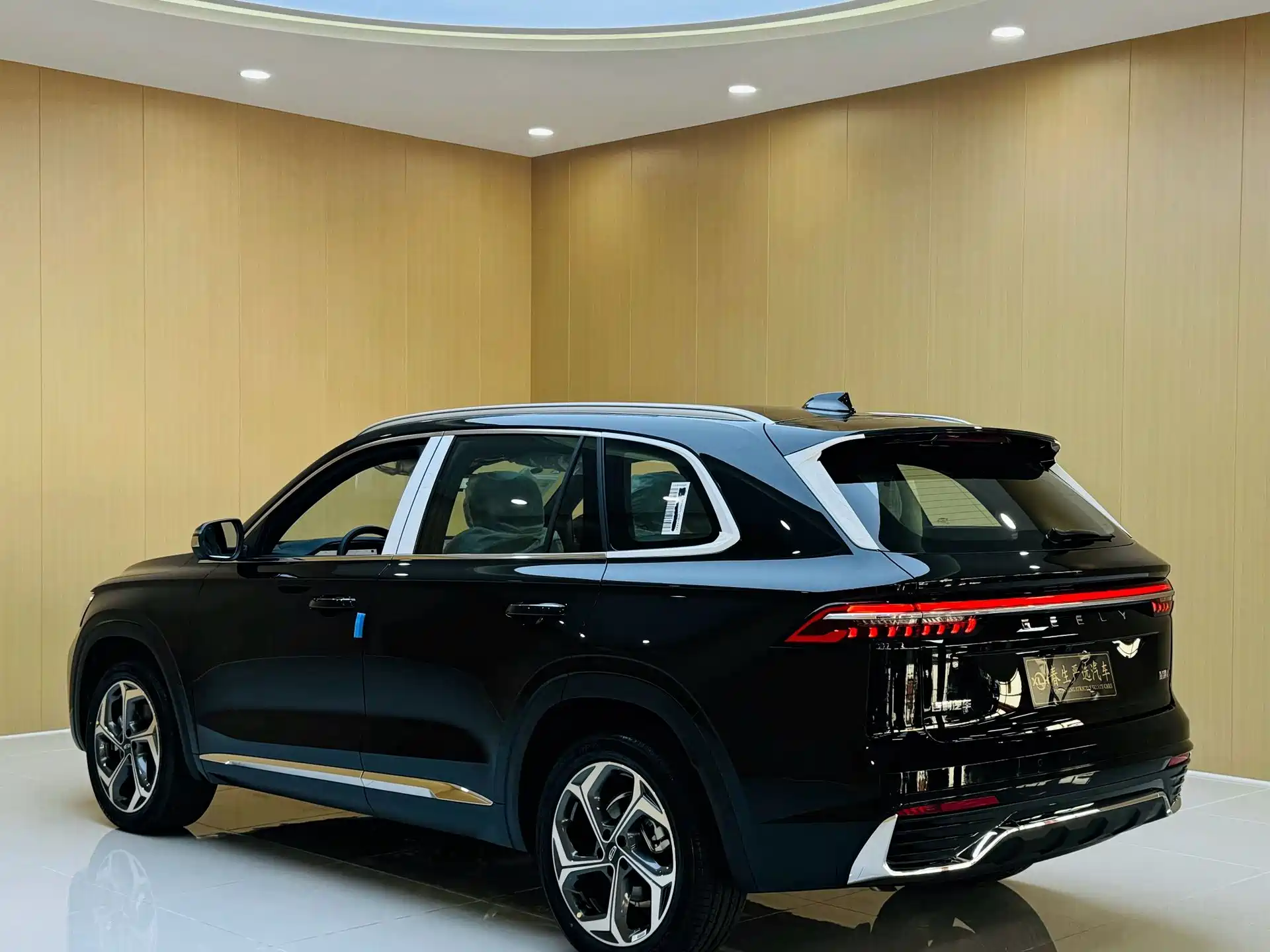 Фото 15 - Geely Monjaro
