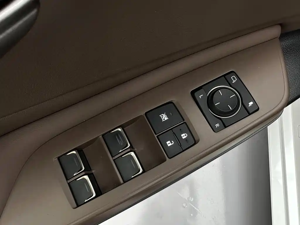 Lexus ES 2025 2025 300h Ultimate Edition