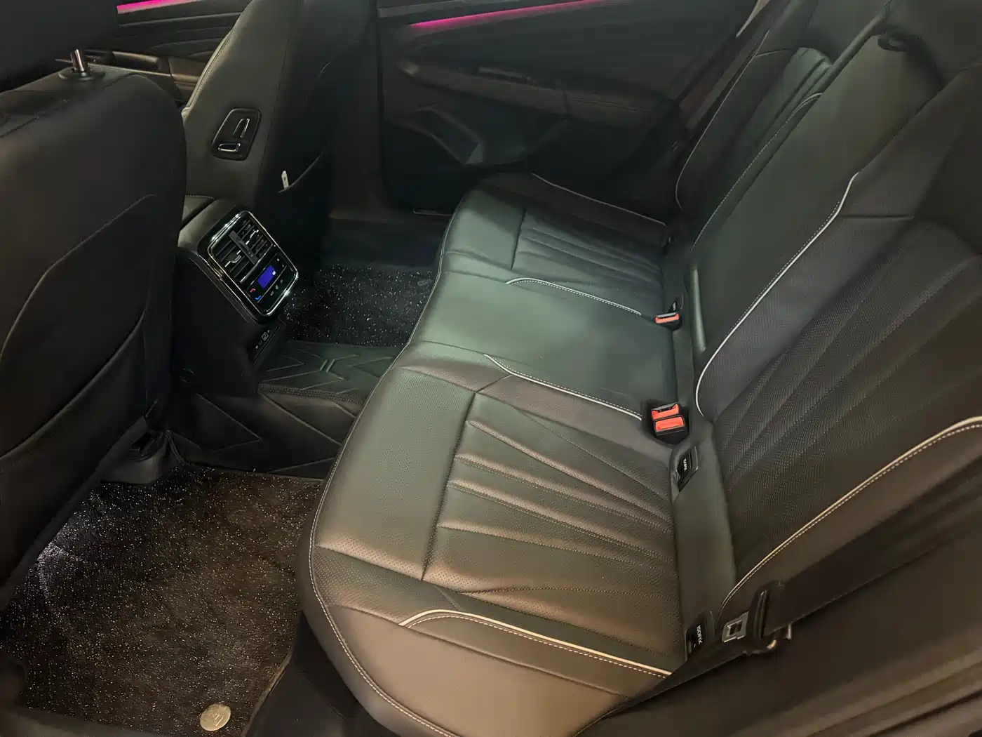 Volkswagen Passat 2024 380TSI Starlight Luxury Edition фото 7