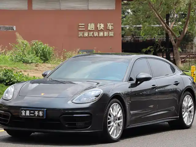 PORSCHE PANAMERA
