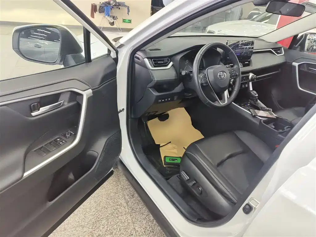 Toyota RAV4 Rongfang 2023 2.0L CVT FWD Style Plus Edition фото 12