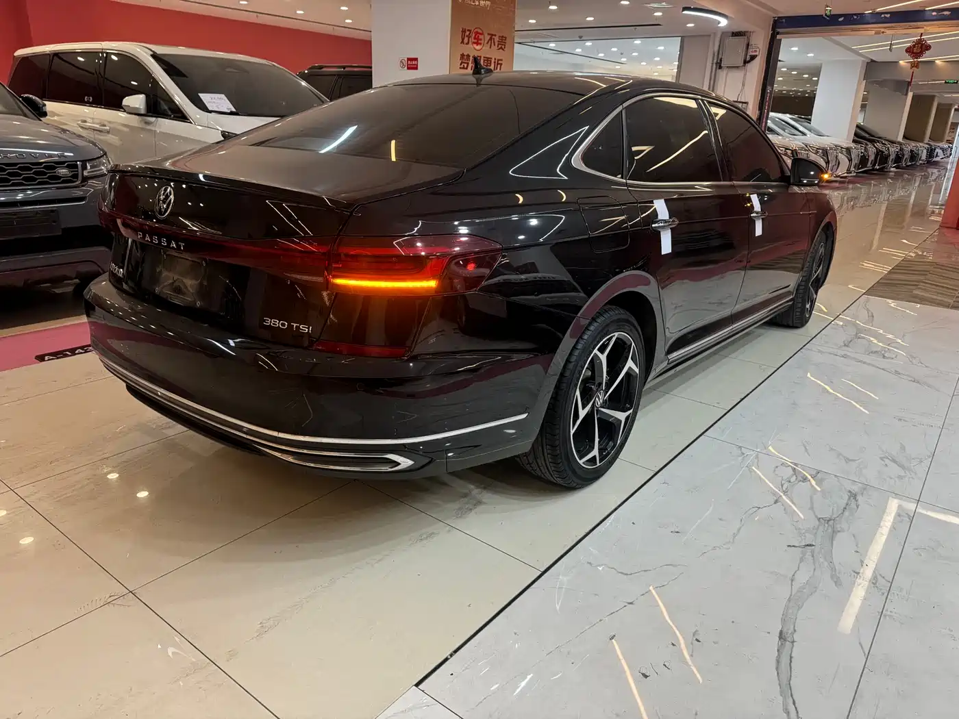 Volkswagen Passat 2024 380TSI Starlight Luxury Edition фото 15