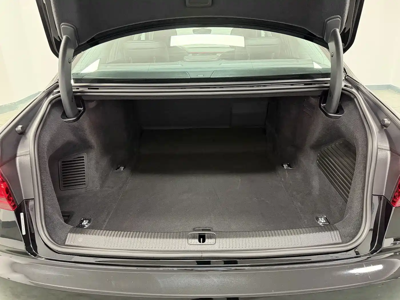Audi A8 2025 2024 Model A8L 50 TFSI quattro Premium Selection